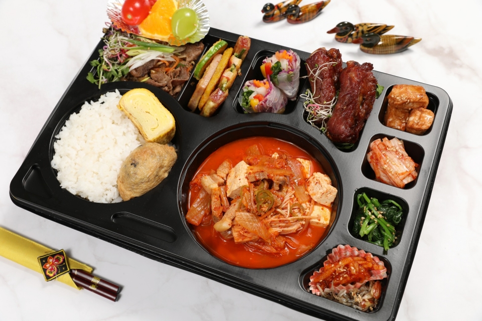부산 정기배달 '준도시락', 발열용기 적용 따뜻한 음식 제공 부산 정기배달 '준도시락', 발열용기 적용 따뜻한 음식 제공