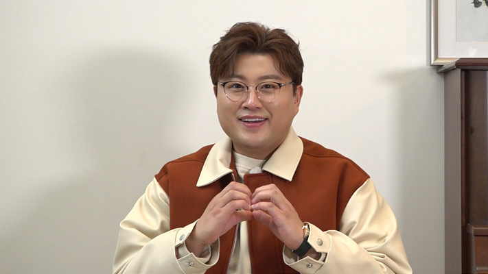 <b>김호중</b>, <b>5주년</b> 맞은 '<b>홈즈</b>' 위해 인턴 코디 출격