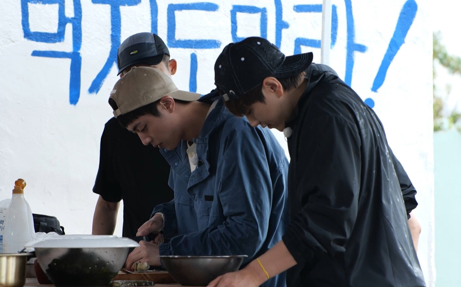 <b>방탄소년단</b> 진, 0.5성급 무인도 셰프 도전?..<b>이연복도</b> 놀란 요리 실력