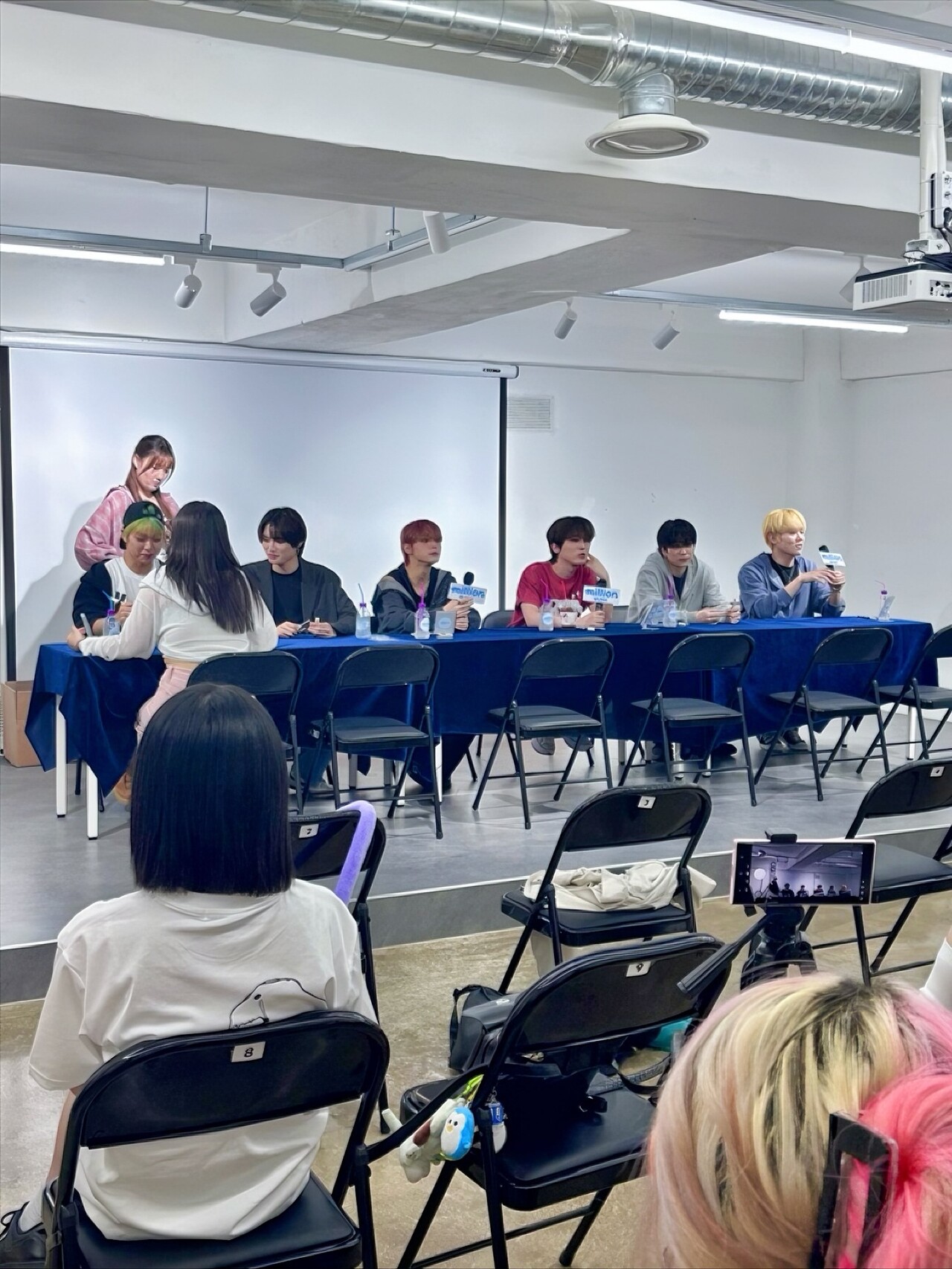 밀리언뮤직X헤이프 인터내셔널, 팬사인회 성료..'엔둥이' 굿즈로 중화권 공략