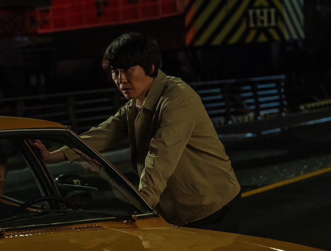 영탁, 디즈니+ '파인: 촌뜨기들' 출격! 현실감 넘치는 '최주임' 연기로 반전 매력 선사
