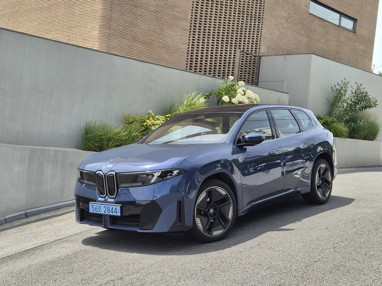 [시승기] BMW 신형 iX3 M스포츠…"예전 X3 iX3가 어땠더라" 기억상실